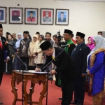 Pimpinan dewan saat diambil sumpahnya oleh Ketua PN Kota Kediri. Foto: Ist