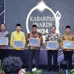 Para penerima penghargaan Kabarpas Award.