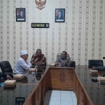 Dialog antara Komisi II DPRD Situbondo dengan petani.
