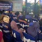 Ketua DPD Partai NasDem Kabupaten Kediri, Lutfi Mahmudiono, saat memberi pengarahan kepada dewan pengurus cabang dan dewan pengurus ranting yang baru dilantik. Foto: Ist