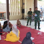 Satgas TMMD ke-126 saat pendampingan Posyandu di Desa Kedondong, Kecamatan Tulangan, Sidoarjo. Foto: Ist