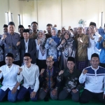 Wali kota Kediri Vinanda Prameswati bersama Pengurus, anggota alumni PMII. (Ist). 