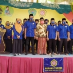Ketua Terpilih Mansur foto bersama para pengurus Karang Taruna Mulya Abadi Desa Banyupelle, Kecamatan Palengaan, Kabupaten Pamekasan.