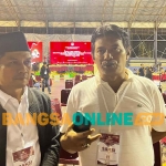 Saksi paslon nomor urut 01 saat menyampaikan temuan ratusan pemilih fiktif. Foto: MUTAMMIM/BANGSAONLINE