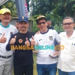 Andi Fajar Yulianto (dua dari kiri) bersama para politikus Golkar Gresik. FOTO: SYUHUD/BANGSAONLINE.