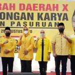 Para pengurus DPD Golkar Jatim dan Kabupaten Pasuruan. foto: ahmad fuad/ bangsaonline.com