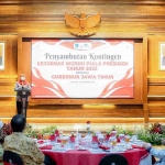 Gubernur Jawa Timur ketika sambutan dalam menerima altel yang ikut dalam kejurnas wushu tahun 2022 di gedung Negara Grahadi. 