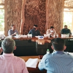 Acara evaluasi PPKM Mikro di kediaman pribadi Bupati Ngawi.