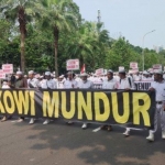 Massa mengatasnamakan Gerakan Nasional Pembela Rakyat (GNPR) bertajuk Aksi 411 melakukan long march ke Istana Merdeka di kawasan Patung Kuda Arjuna Wijaya, Jakarta Pusat, Jumat (4/11/2022) siang. Foto Tribunnews.com: 