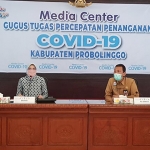 Bupati Tantri didampingi Juru Bicara Satgas, dr. Anang Budi Yulianto saat menggelar konferensi pers.