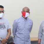Kepala KSP Moeldoko, Ketua Panitia Konferensi PWI Jatim Machmud Suhermono, serta Pengurus PWI Jatim Teguh LR. foto: ist.