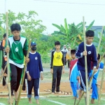 Pelaksanaan lomba olahraga tradisional tingkat SMP di Kota Pasuruan.