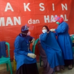 
Pelaksanaan vaksinasi hasil kerja sama Rumah Zakat dengan UPT Puskesmas Desa Bulangan Haji Kecamatan Pegantenan Kabupaten Pamekasan. 