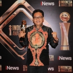Wali Kota Malang dengan piala Indonesia Award 2018-nya.