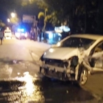 Kondisi mobil Honda Brio usai menabrak pagar Balai Desa Kebaron.