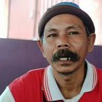 Pak Kancil alias Suwarto, tukang bersih makam di TPU Giri Shampurna.