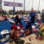 Suasana lomba merias ibu dan mewarnai yang diadakan DPD Nasdem Gresik.