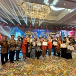 Kacabdindik Wilayah Kota Malang-Kota Batu, Hastini Ratna Dewi, saat foto bersama dengan para juara lomba GEMPITA Awards 2025.