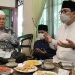 Irjen Pol. (Purn) Machfud Arifin sowan ke kiai sepuh di Jawa Timur, K.H. Zainuddin Djazuli di kompleks Ponpes Al Falah, Ploso, Kediri. (foto: ist).