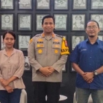 Kapolres Kediri, AKBP Bimo Arianto, bersama panitia HPN PWI Kediri Raya. (Ist)