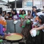 HAMPIR AMBRUK. Inilah salah satu ruang kelas di SDN Purwosari I di Desa/Kecamatan Purwosari Bojonegoro yang atapnya nyaris ambruk. foto : eki nurhadi/bangsaonline