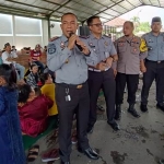 Pengarahan pada pengunjung Lapas Kelas I Surabaya yang memanfaatkan momen Idul Fitri. Foto: Humas Kemenkumham Jatim
