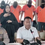 Konferensi pers terkait ungkap kasus premanisme di Mapolrestabes Surabaya.