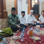 Prof. Dr. KH. Said Aqil Siradj (baju batik) saat memberi tausiyah di acara syukuran kemenangan Paslon Mubarok