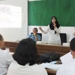 dr. Asih Tri Rachmi, Kadinkes Kota Malang, ketika membuka materi pemahaman PSN terhadap bahayanya nyamuk DBD.  foto: iwan irawan/ BANGSAONLINE