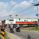 Perlintasan kereta api tanpa palang pintu di Desa Beranggapan, Kecamatan Ngadiluwih, Kabupaten Kediri yang akan dibangun palang pintu. foto: ist.
