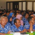 SOSIALISASI. Suasana sosialisasi Undang-Undang Nomor 6 Tahun 2014 tentang Desa bagi para sekdes di Lamongan. foto : haris/HARIAN BANGSA