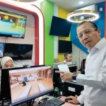 Staf Ahli Bidang Teknologi Informasi Kementerian ATR/BPN, Dwi Budi Martono, saat meninjau Kantor Pertanahan Virtual di Kota Tangerang.