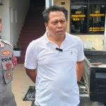 Kasatreskrim Polres Blitar Kota, AKP Rudi Kuswoyo, saat memberi keterangan ke awak media terkait pembunuhan di wilayah hukumnya.