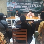 Achmad Amir Aslichin, S.H., B.P.D., B.P.C., Anggota F-PKB DPRD Jatim Daerah Pemilihan Jatim 2 (Sidoarjo) saat reses bersama para pedagang pasar di Sidoarjo yang tergabung dalam Himpunan Pedagang Pasar (HPP). foto: DIDI ROSADI/ BANGSAONLINE