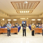 Bupati Sambari bersama pejabat BPOM RI saat sosialisasi layanan gratis. (foto: ist)