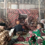 Pagelaran wayang Mbah Gandrung khusus untuk mendoakan pelaksanaan TMMD ke-122 di Desa Pagung agar berjalan aman dan lancar. Foto: Ist