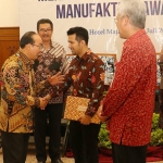 Wakil Gubernur Jatim, Emil Elestianto Dardak saat menghadiri East Java Economic Forum – Bincang Ekonomi Jatim ‘Menakar Masa Depan Industri Manufaktur Jawa Timur’ di Hotel Majapahit Surabaya, Kamis (4/7).