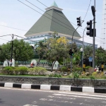 Masjid Agung Gresik di Jalan Dr. Wahidin SH, Kebomas.