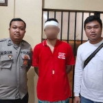Pelaku curanmor saat diamankan petugas dari Polsek Sidoarjo Kota.