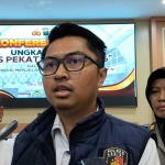 Kasatreskrim Polres Kediri, AKP Joshua Peter Krisnawan, saat memberi keterangan kepada awak media.