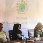 Bupati Mojokerto, Ikfina Fahmawati, saat memberi sambutan dalam sarasehan pengelolaan sampah organik rumah tangga di Paseban Agung Trawas.