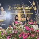 Tri Rismaharini saat menghadiri Moonzaya Indonesia Bersholawat di Sidoarjo. Foto: Ist