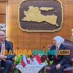 Gubernur Khofifah menerima kunjungan Duta Besar Republik Ceko untuk Indonesia, Jaroslav Dolecek. Foto: DEVI FITRI AFRIYANTI/BANGSAONLINE