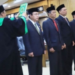 Pimpinan DPRD Sidoarjo 2019-2024 saat mengucapkan sumpah jabatan, Jumat (20/9). foto: ist