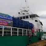 Warga saat menaiki kapal mudik gratis di pelabuhan Kalianget. foto: RAHMATULLAH/ BANGSAONLINE