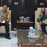 Kapolda Jawa Timur, Irjen Pol Dr. Nico Afinta saat menerima silaturahim Kepala Kanwil Bea Cukai Jatim 1, Ir. Muhammad Purwantoro, M.Sc.