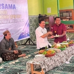 Pemotongan tumpeng dalam tasyakuran dan do