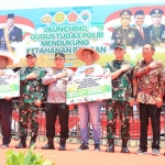 Peluncuran Gugus Tugas Polri Mendukung Program Ketahanan Pangan di Sidoarjo.