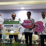 ( dari kiri)Mardiono Eko Prayitno - Head of Technology East Java Indosat, Eko Yanuarianto - VP Head of Sales Eastern East Java IM3, Isprayudi Prabowo - VP head of Sales Eastern East Java Tri dan Prio Sasongko - SVP Head of Region East Java Indosat Ooredoo Hutchison. Foto: Muji Harjita/BANGSAONLINE