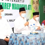 Wali Kota dan Wakil Wali Kota Pasuruan Gus Ipul - Mas Adi saat menghadiri peringatan Hari Lahir Muslimat Nahdlatul Ulama (NU) ke-75 Tahun di Aula PCNU Lantai 2 Kota Pasuruan, Sabtu (28/3).